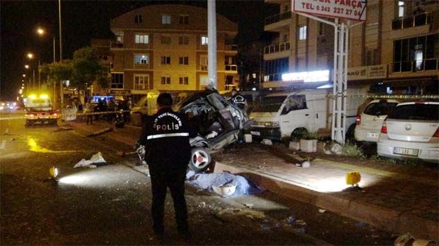 Direğe çarpan otomobilde İsmail Alınmış hayatını kaybetti
