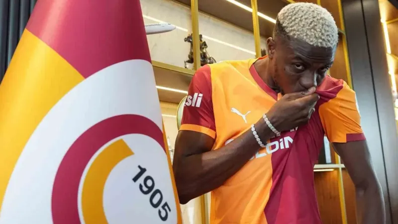 Galatasaray, Osimhen ile 4 yıllık sözleşme imzaladı Galatasaray, Osimhen ile 4 yıllık sözleşme imzaladı