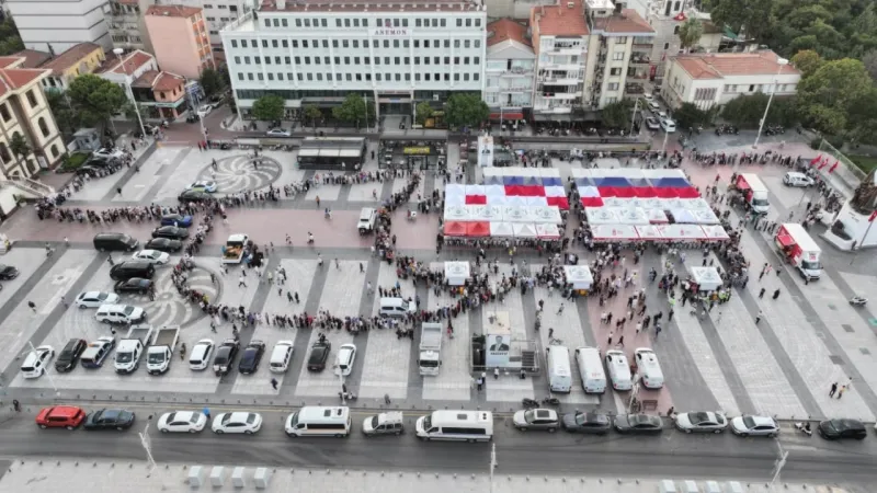 Ferdi Zeyrek vefatının 52. gününde dualarla anıldı Ferdi Zeyrek vefatının 52. gününde dualarla anıldı
