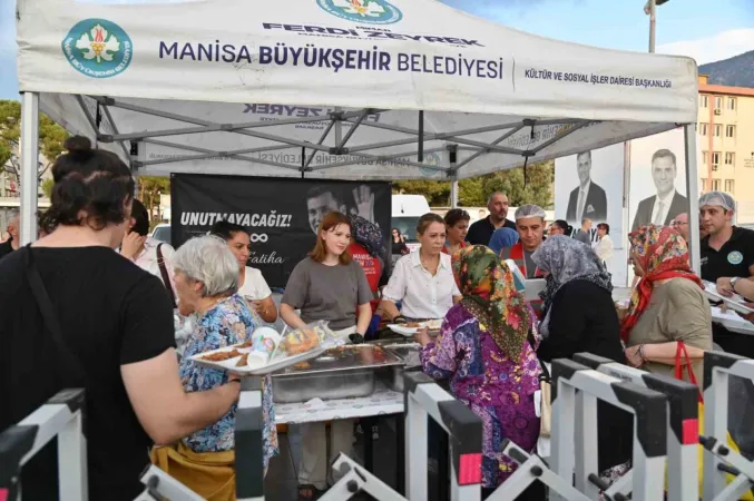 Ferdi Zeyrek vefatının 52. gününde dualarla anıldı Ferdi Zeyrek vefatının 52. gününde dualarla anıldı