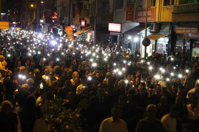 Trabzon'da Sinem Topaloğlu için sessiz yürüyüş Trabzon'da Sinem Topaloğlu için sessiz yürüyüş