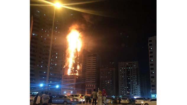 BAE’de gökdelende büyük yangın BAE’de gökdelende büyük yangın