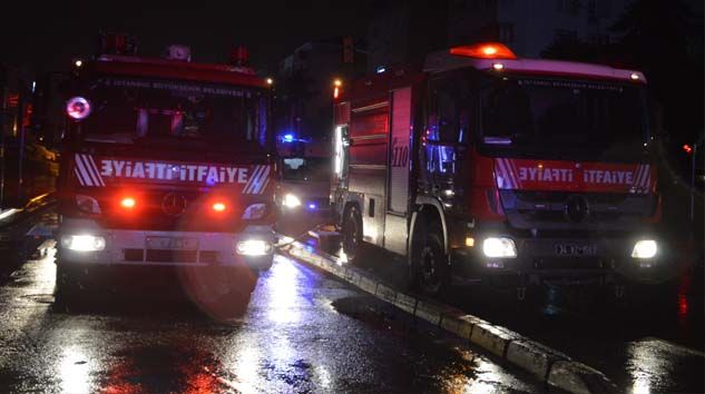 Etiler’deki bir alışveriş merkezinde bulunan giyim mağazasında yangın çıktı