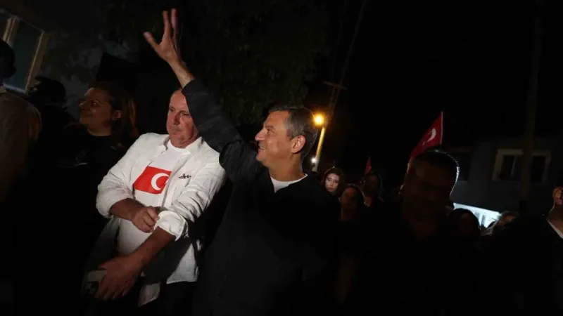 CHP Genel Başkanı Özel, Zafer Yolu’ndan Kocatepe’ye yürüdü