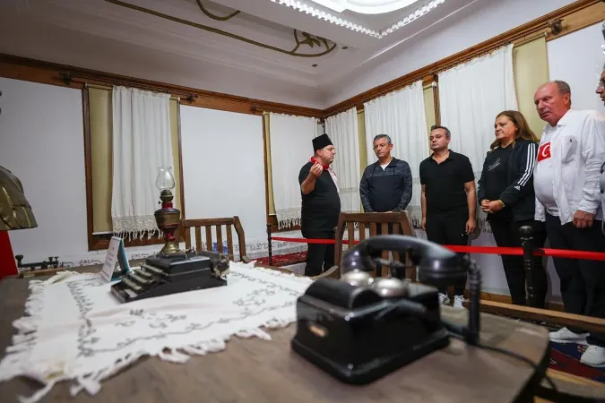 CHP Genel Başkanı Özel, Zafer Yolu’ndan Kocatepe’ye yürüdü CHP Genel Başkanı Özel, Zafer Yolu’ndan Kocatepe’ye yürüdü