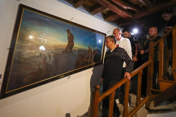 CHP Genel Başkanı Özel, Zafer Yolu’ndan Kocatepe’ye yürüdü CHP Genel Başkanı Özel, Zafer Yolu’ndan Kocatepe’ye yürüdü