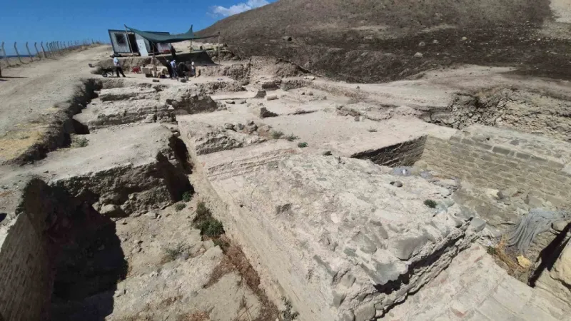 Trakya’nın en büyük antik tiyatrosunda kazılar sürüyor Trakya’nın en büyük antik tiyatrosunda kazılar sürüyor