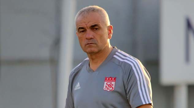 Rıza Çalımbay: Liglerin erken başlıyor, maçlar eylülde oynansın