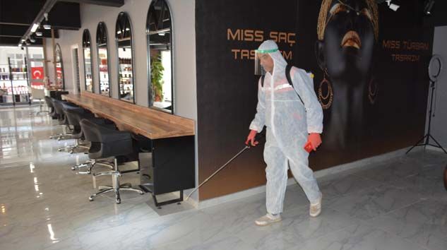 Sorgun Belediyesi berber ve kuaförleri dezenfekte etti