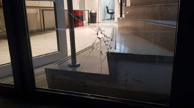 Almanya’da camiye taşlı saldırı