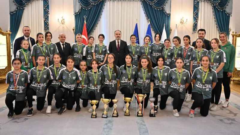 Bursa'da şampiyon sporcular Başkan Aktaş’ı ziyaret etti
