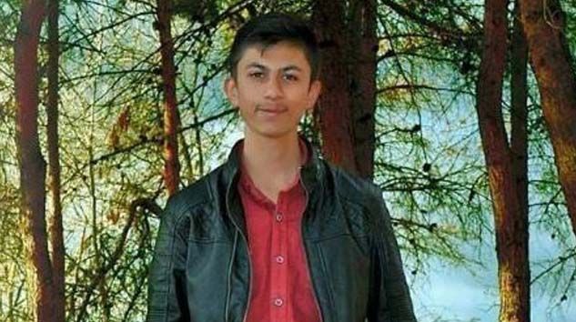 Cezaevinden tahliye edilen babası tarafından öldürülen genç toprağa verildi