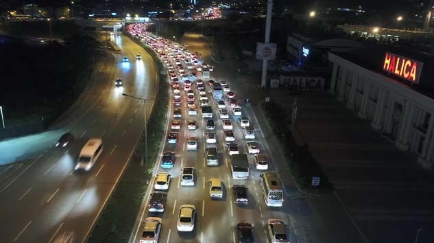 Bursa’da yasak bitti kilometrelerce kuyruk oluştu