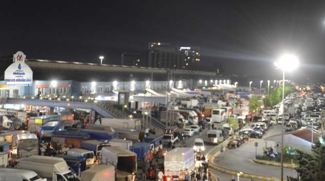 Polis, Bayrampaşa Hali’ne gelenlerin ateşini ölçtü