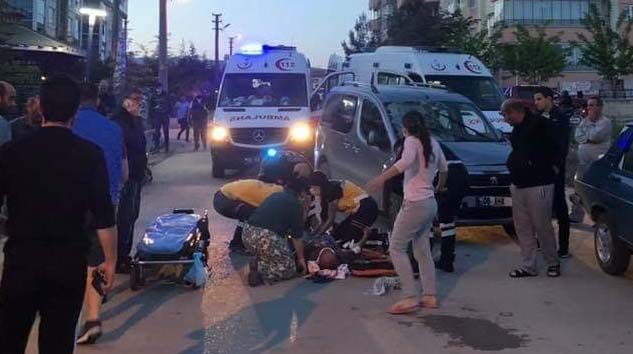 Beypazarı’nda otomobille motosiklet çarpıştı: 1’i ağır 2 yaralı
