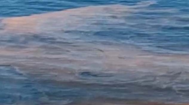 Kurşunlu’da deniz turuncuya döndü