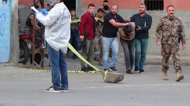 Diyarbakır’da iftar vakti silahlar konuştu: 1’i ağır 3 yaralı