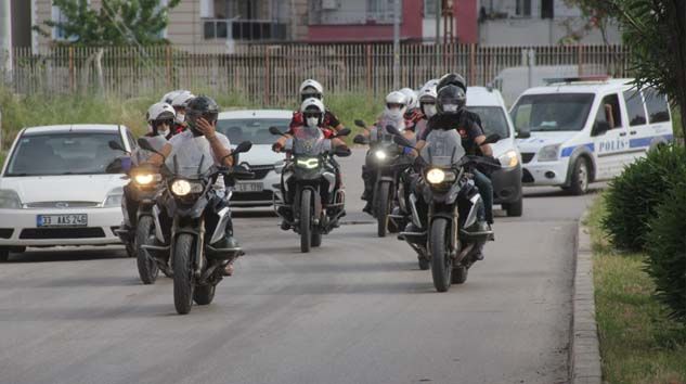 400 polisle mahalleye uyuşturucu ablukası