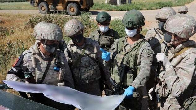 Rusya ile onuncu kara devriyesinde maskeli ve eldivenli tedbir