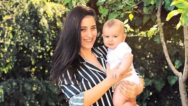 Hazal Kaya oğlu Fikret Ali’nin ilk defa fotoğrafını paylaştı