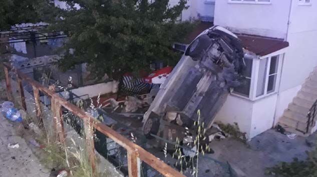 Balıkesir’deki kazada iki kişi hayatını kaybetti