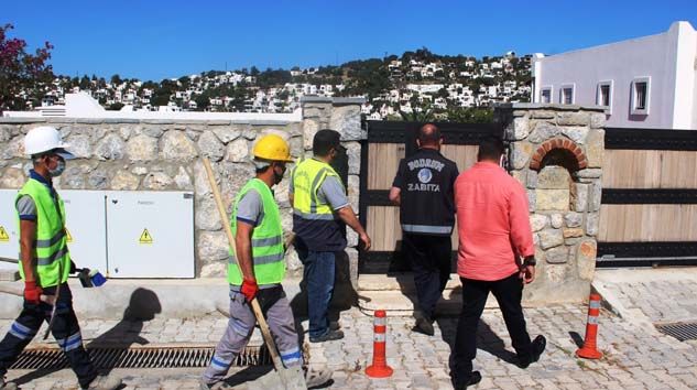 Yılmaz Özdil’in villasında yıkım çalışmaları başladı