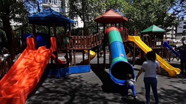 Çocukların dört saatlik sokak izni başladı