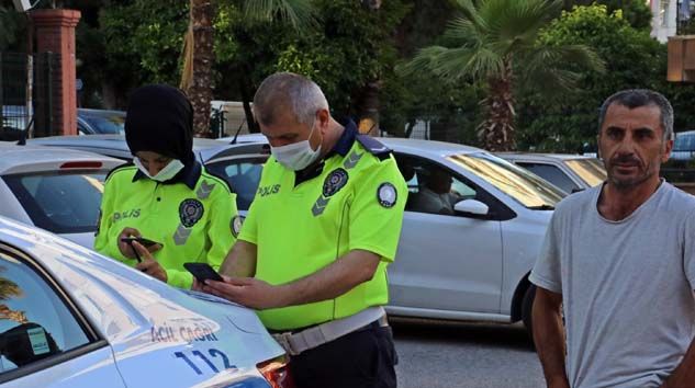 Trafikte sivil polisle tartıştığına bin pişman oldu