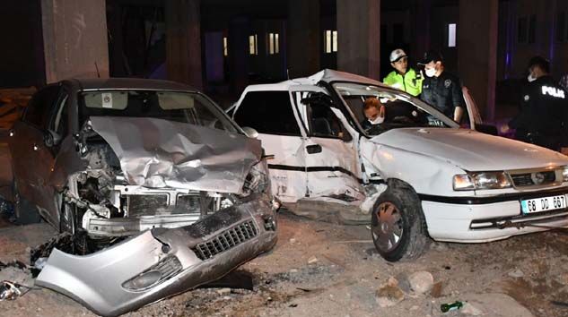 Aksaray’da kaçan aracı kovalayan polis ekibi kaza yaptı: 5 yaralı