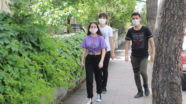 15-20 yaş arasına 4 saatlik sokağa çıkma izni başladı
