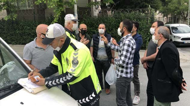 WhatsApp üzerinde grup kuran minibüsçüler polis denetlemesini birbirlerine haber veriyor