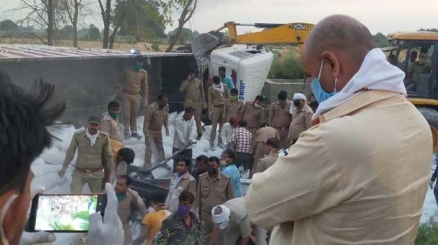 Hindistan’da göçmen işçileri taşıyan kamyon kaza yaptı: 23 ölü, 35 yaralı