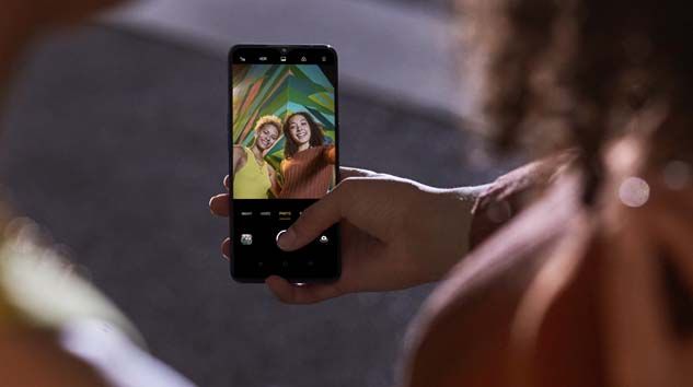 Dünyanın ilk 44MP ön kamerası ile evlerde selfie zamanı