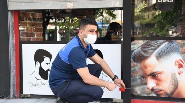 Kurallara uymayan berberler mühürlendi