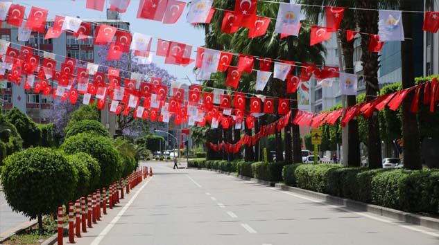 Adanalıları korona virüs değil sıcak hava eve hapsetti