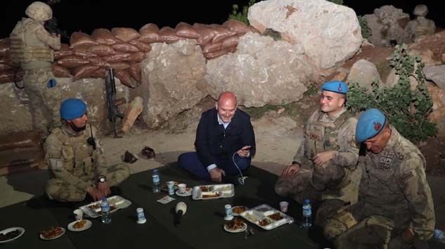 Süleyman Soylu iftarını askerlerle Namaz Dağı’nda açtı