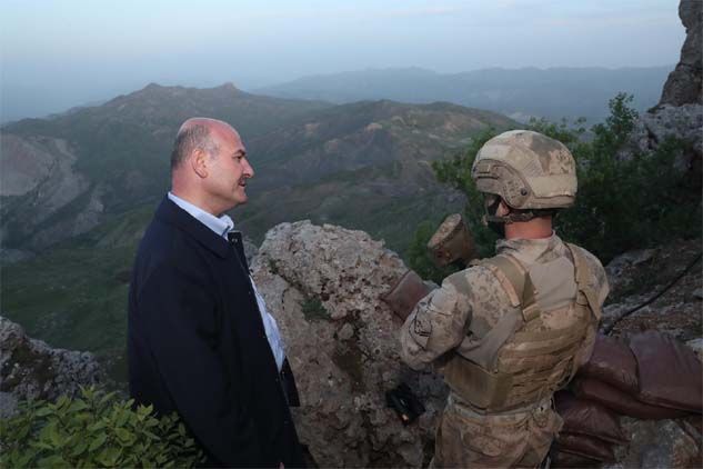 Süleyman Soylu iftarını askerlerle Namaz Dağı’nda açtı