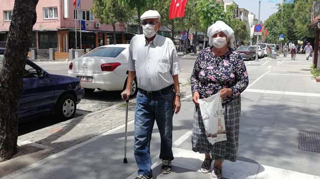 65 yaş üstü vatandaşlar tekrar sokağa çıktı
