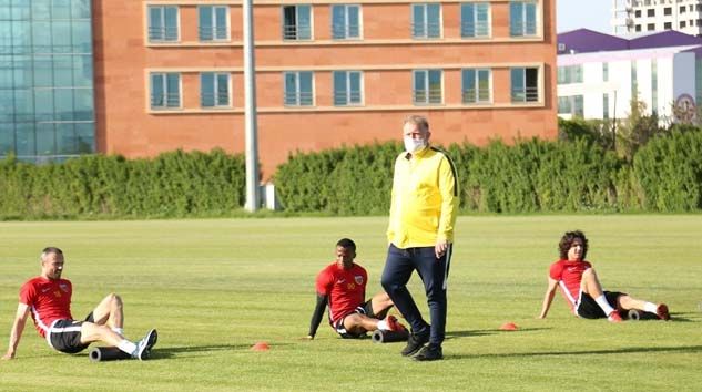 Robert Prosinecki: Zor bir süreç yaşıyoruz