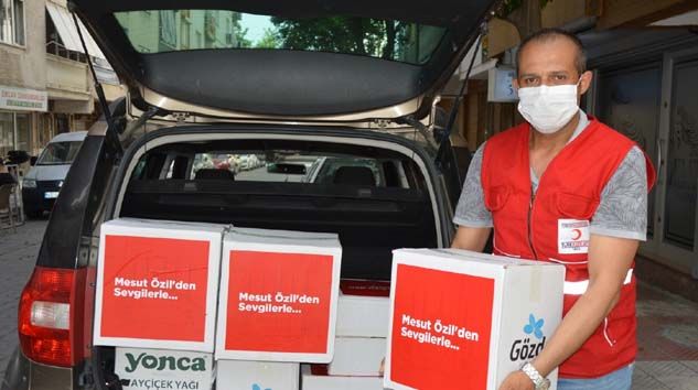 Mesut Özil’in destekleriyle Yunusemre’de 120 aileye yardım