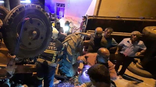 Isparta’da traktör devrildi, beş kişi yaralandı