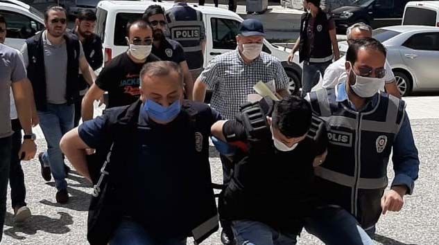 Tartıştığı Fatih E’yi öldüren katil zanlısı 17 yaşındaki Kazım B. adliyeye sevk edildi