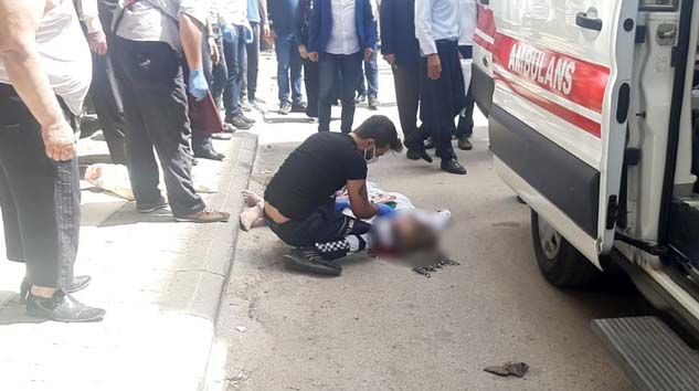 Adana’da cam silen kadın dördüncü kattan aşağıya düştü