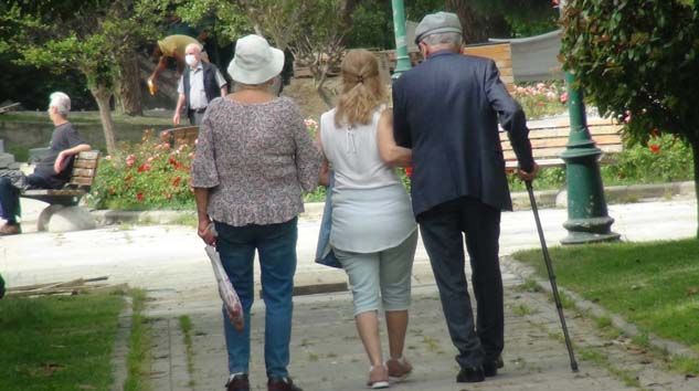 65 yaş üstü için verilen izin bitti, vatandaşlar evlerine döndü