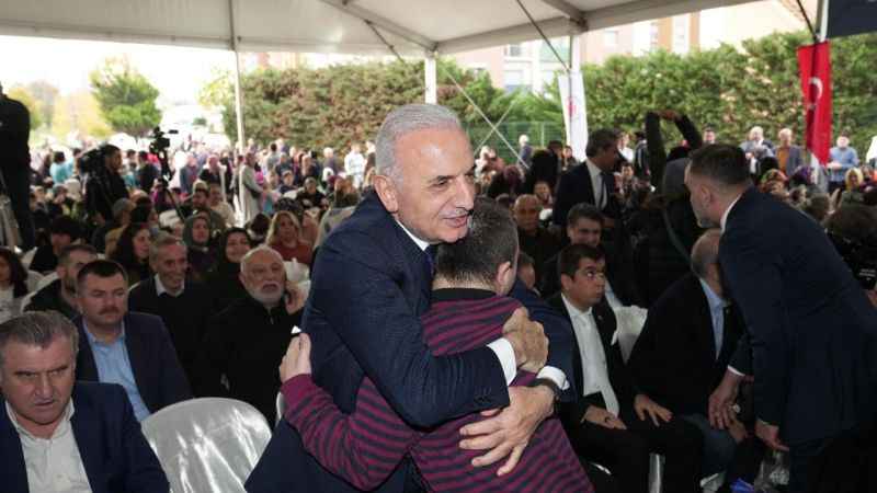 Bakan Osman Aşkın Bak ile Başkan Yıldırım, Engelsiz Spor Merkezi’nin açılışını yaptı Bakan Osman Aşkın Bak ile Başkan Yıldırım, Engelsiz Spor Merkezi’nin açılışını yaptı