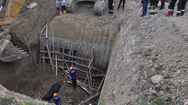 Göçük altında kalan Ali Ek hayatını kaybetti