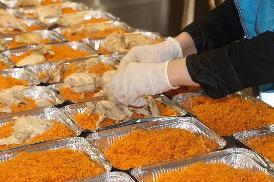 İnsan Vakfı’ndan Sıcak Yemek Dağıtımı