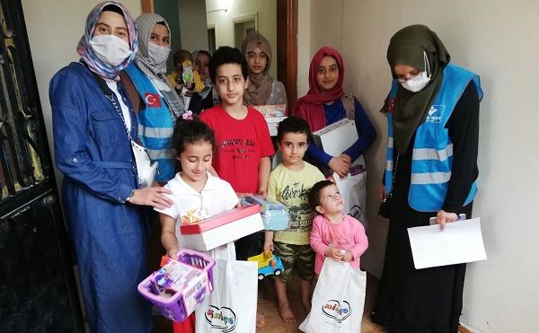 İnsan Vakfı’ndan Yetim ve öksüz çocuklara bayramlık hediyesi!