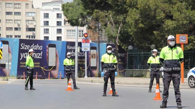 Bayramı da kapsayan dört günlük sokağa çıkma kısıtlaması başladı