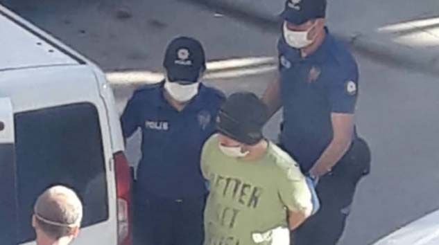 Tartıştığı emekli astsubay ile annesini bıçakla öldürdü